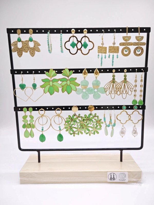 Veel sieraden met display