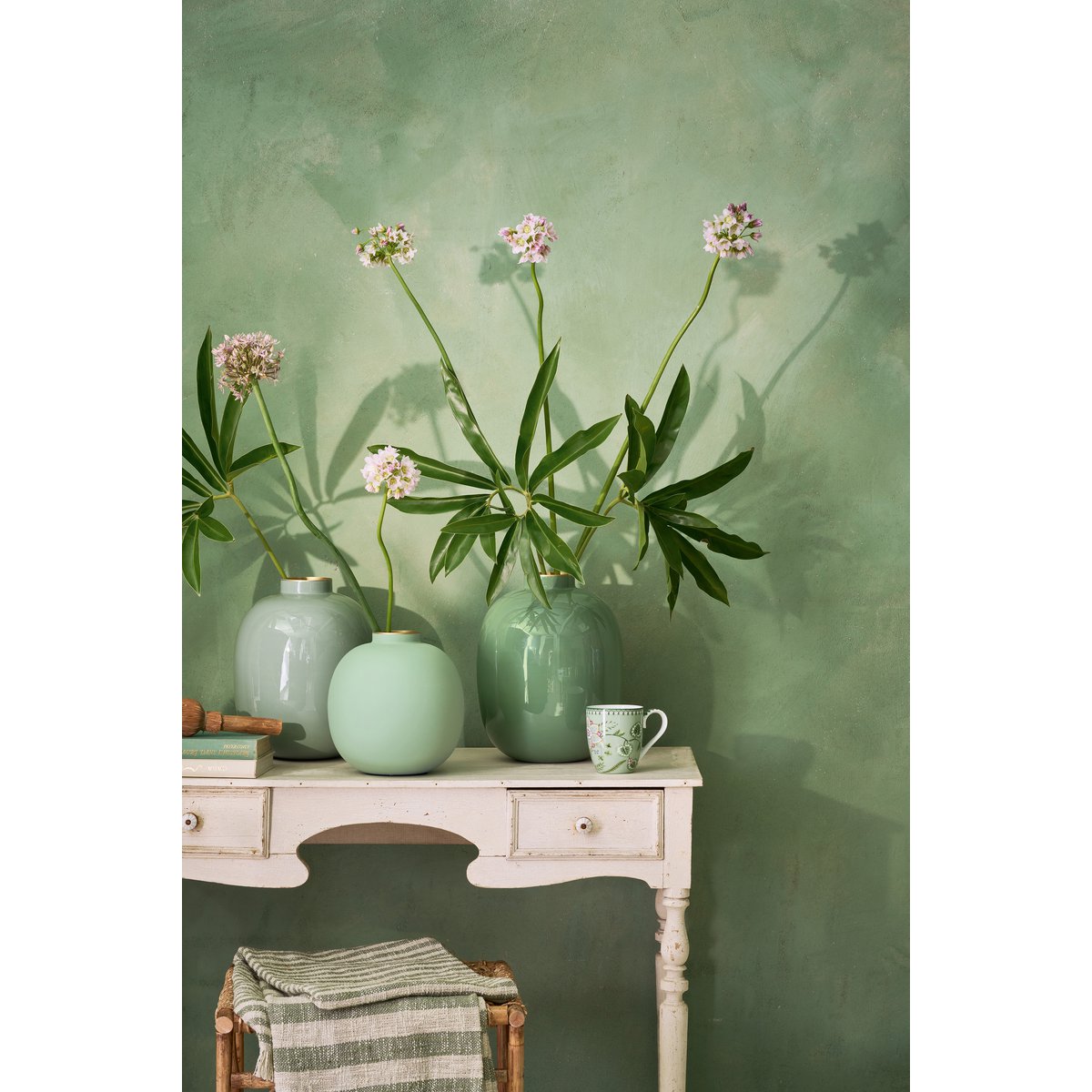 Vase Metal Matt Bright Green 23cm
