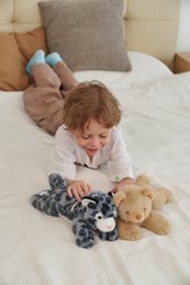 Peluche One Love - Leopardo de las nieves, gris cielo y negro
