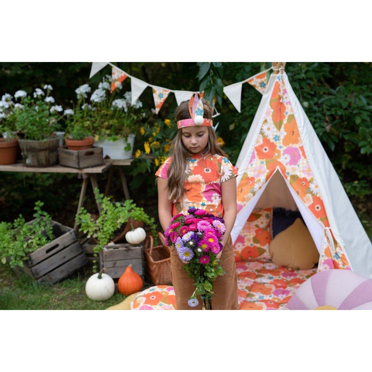 Girlande „Picknick mit Blumen“.