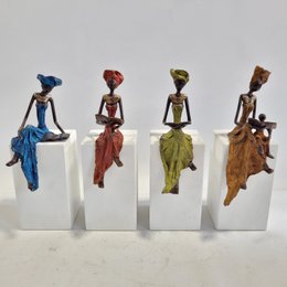 Bronze-Skulptur "woman who reads" by Hamed Nikiema | 28 cm