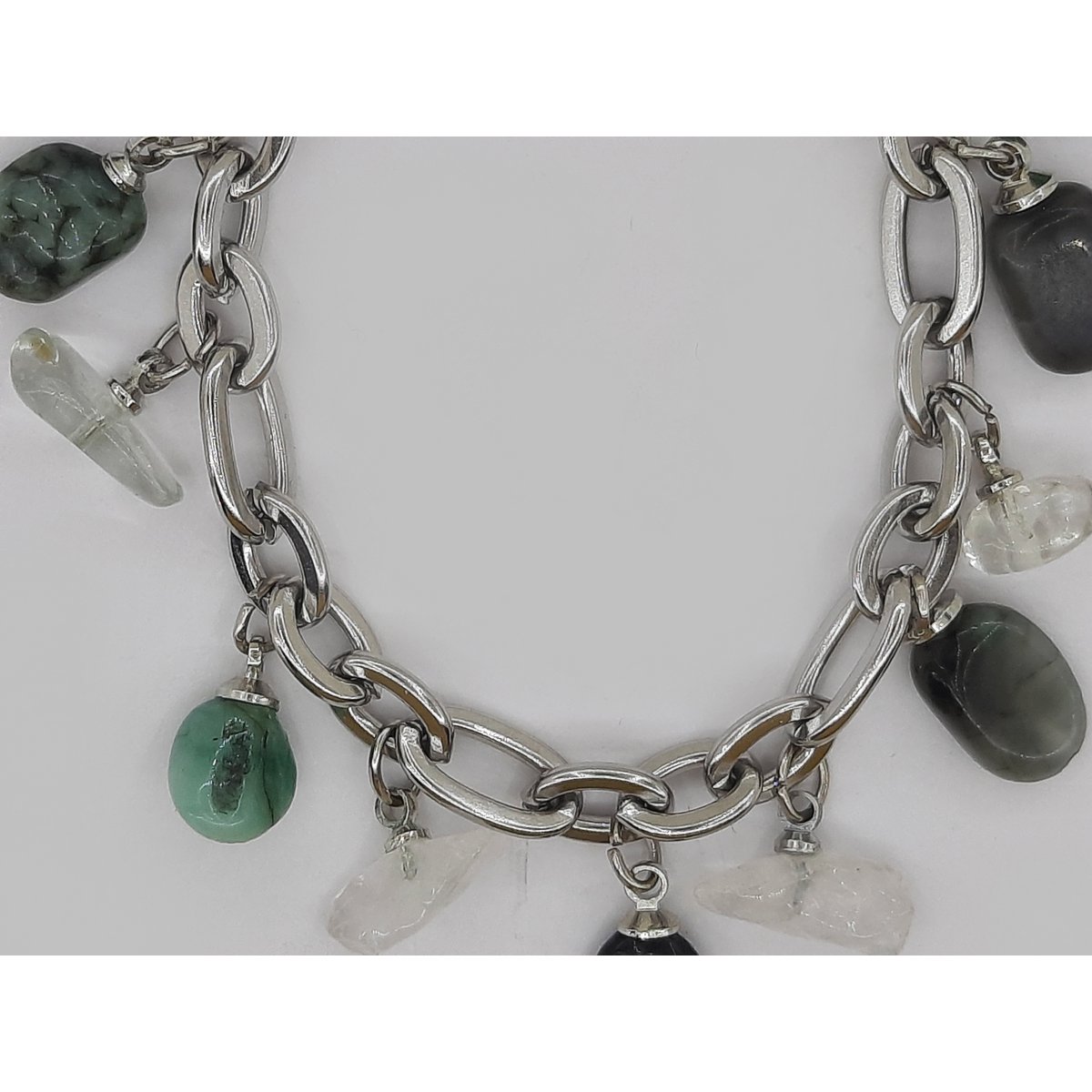 %2389 Bracelet à breloques en cristal de roche émeraude