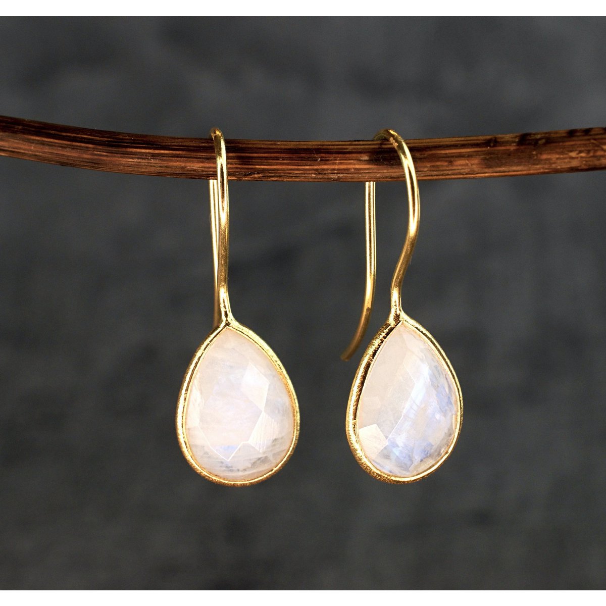 Orecchini con pietra preziosa di pietra di luna - Placcati in oro sterling 925 - OHR925-104