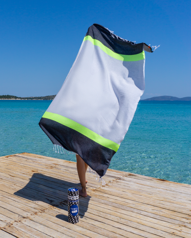 TOWEL TO GO NEON Telo mare in cotone riciclato 180x100 cm | Asciugamano da piscina ad asciugatura rapida | Grigio/Nero | con confezione regalo