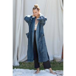  Navy blue kimono with floral embroidery, made of 87% cotton and 13% linen, featuring a loose, flowing silhouette and bell-shaped sleeves.