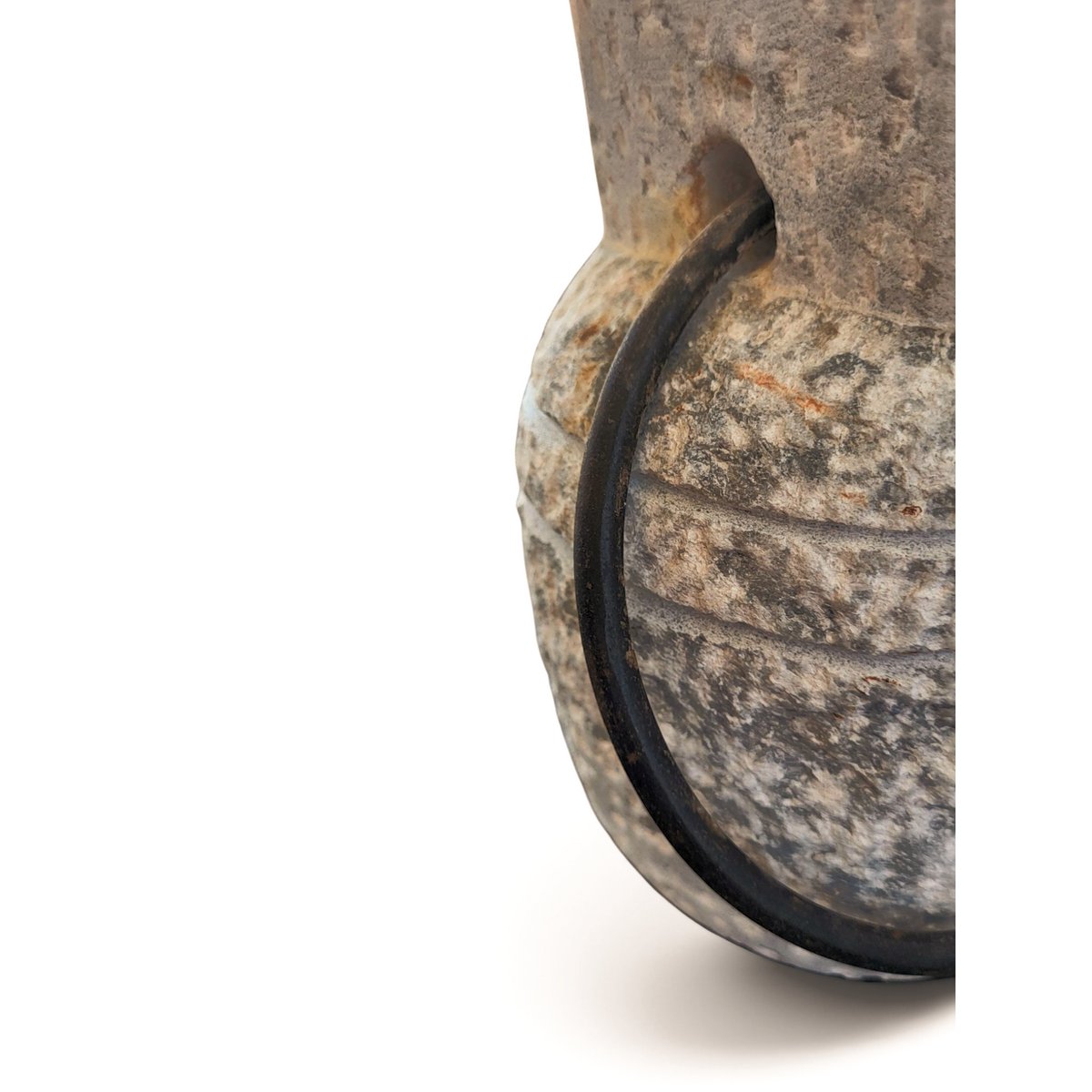 V.l24 Türstopper aus Stein mit Ring aus gealtertem Eisen