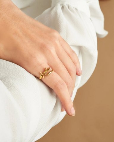 Ein Namensring – personalisierter Ring