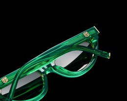 Walton & Mortimer nr. 21 “Enkeproducenten” Poison Green Limited Edition solbriller