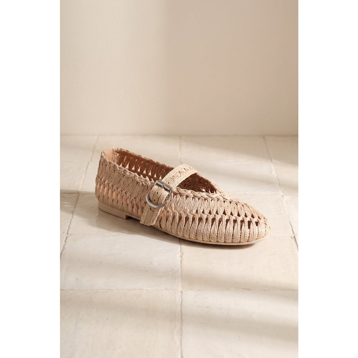 DORIS BEIGE – Mary-Jane-Flats aus geflochtenem Raffiabast