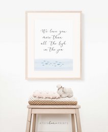 Wir lieben dich mehr als alle Fische im Meer-Poster, Surf-Poster, Surf-Dekor, Surf-Poster, Ozean-Poster, nautischer Kinderzimmer-Druck, Surf-Druck, Strand-Poster, Wellen-Druck, Kinderzimmer-Wandkunst, Kinderzimmer-Druck, Mädchenzimmer-Poster, Jungen 