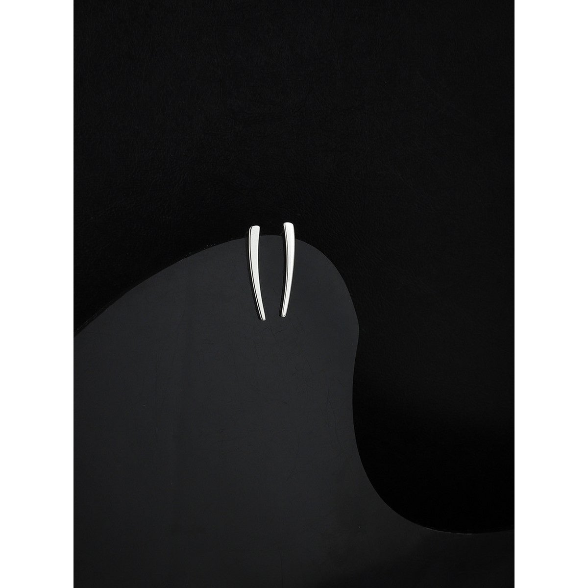 Orecchini a bottone | Pesce contemporaneo in argento sterling | rodio