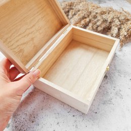 Wooden echo box - Echoes