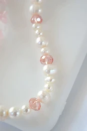 "Rose Babe" | Rozenkwarts en zoetwaterparels Duo telefoonkoord