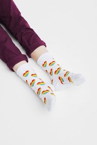 Biologische kindersokken Rainbow Heart - Kleurrijke sokken met regenbooghartjes