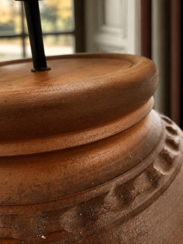 Terracotta nr.57 - Timelessly Human Collection - Keramisk bordlampe