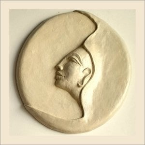 Wandbord van papier-maché-damegezicht