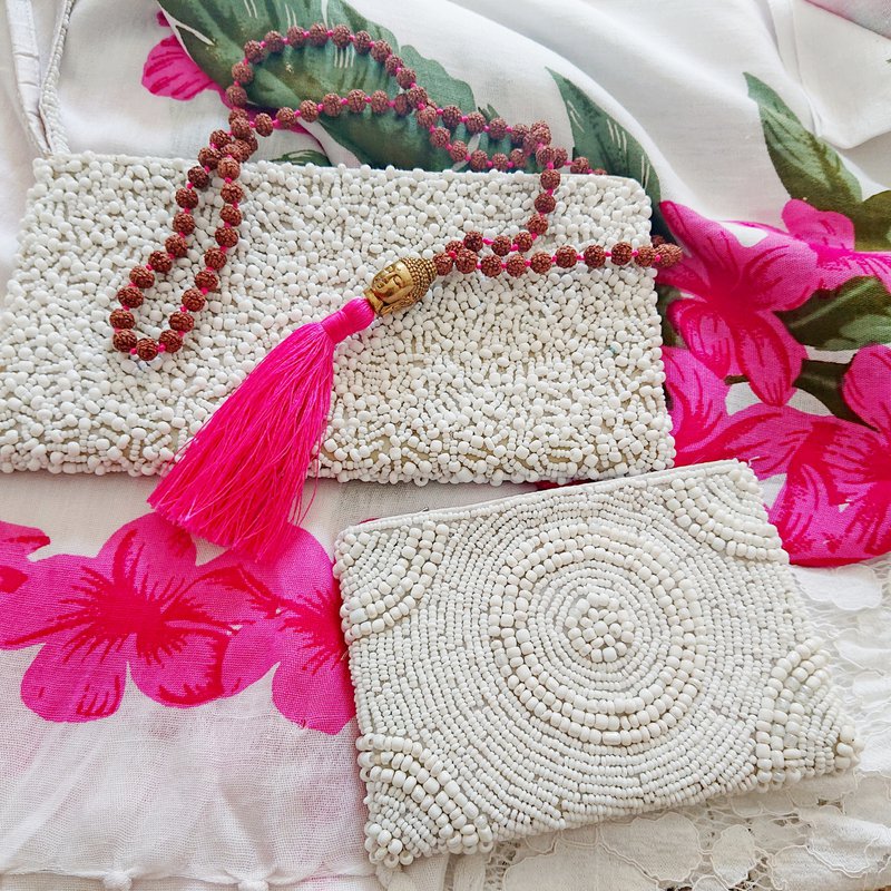 Bolsito Lola blanco con cuentas de vidrio