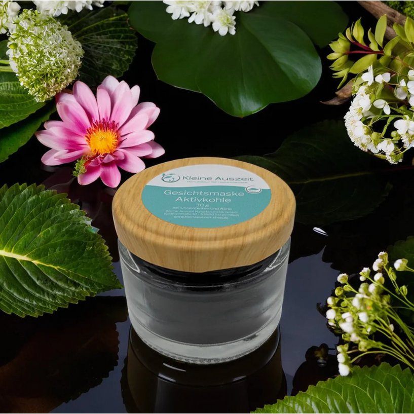 Face mask activated carbon - deep cleaning and clarifying for blemished skin