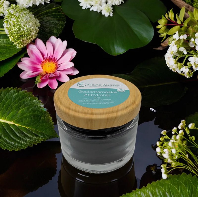 Face mask activated carbon - deep cleaning and clarifying for blemished skin
