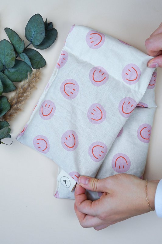Katoenen warmtekussen gevuld met biologische spelt Smiley Pink