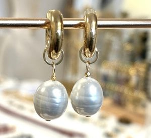 Oorringen goud zoetwater parel