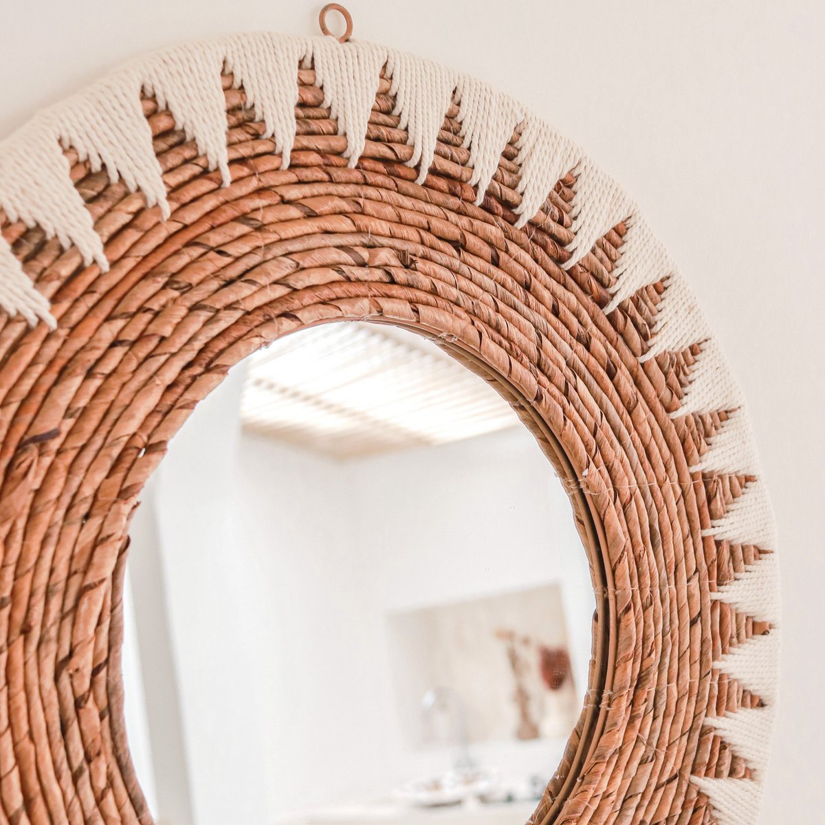 Okrągłe lustro Boho 60 cm | Ręcznie tkane lustro ścienne AWAN | Dekoracja ścienna ze wzorem wykonanym ze sznurków bawełnianych