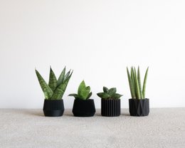 Set of 4 Black plant pots – Oslo Origami Kobe Stockholm