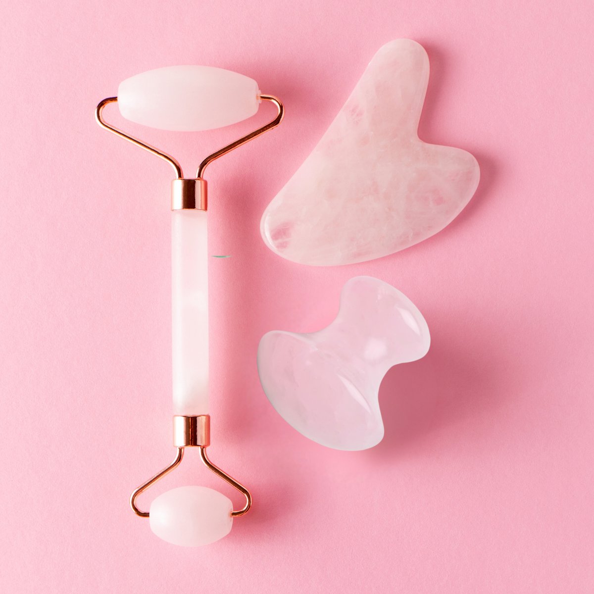 Accesorios de belleza Massage Quartz Rose: Lot de 3 herramientas de piedra natural: un gua sha, un champi y un rollo de masaje