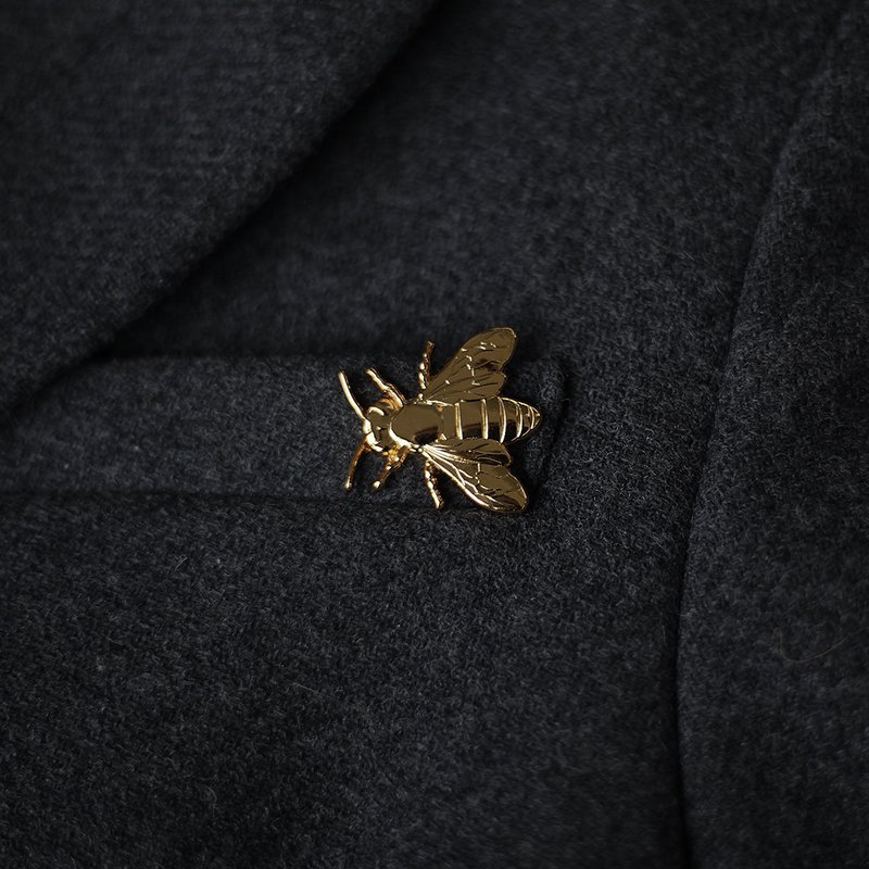 Golden Metal Pin "Bee"