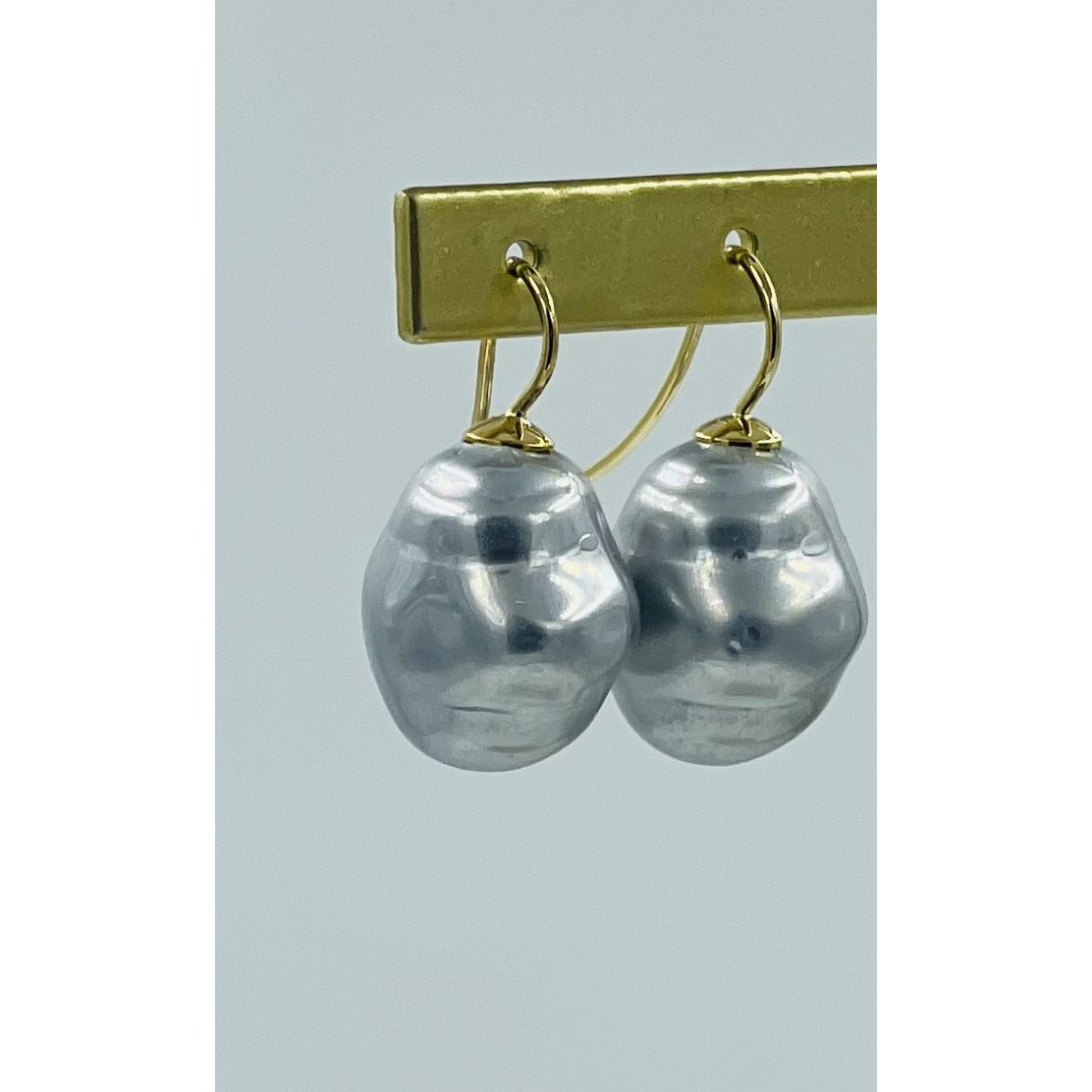 Pearl earrings baroque gray