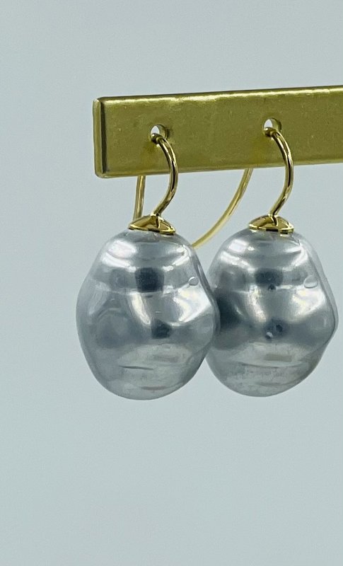 Pearl earrings baroque gray