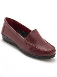 Smooth platform comfort width moccasins in bordeaux, marine, beige, and black colors. Leather upper with rubber sole for comfort and support. Suitable for casual and everyday wear.