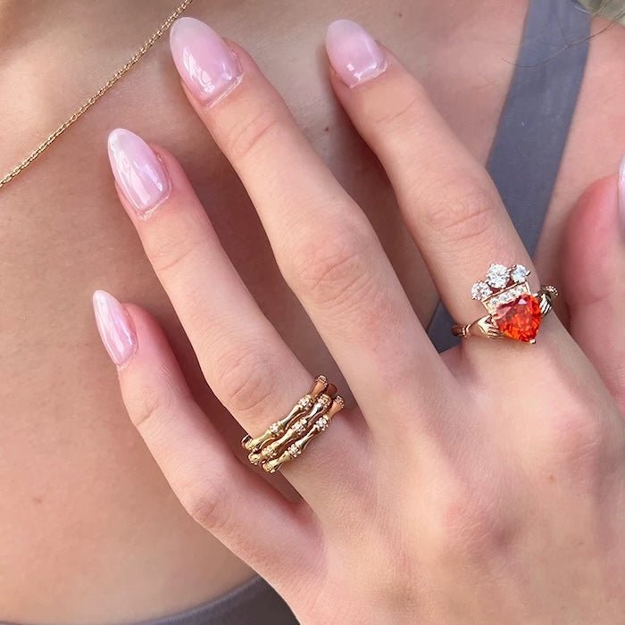 Justerbar ring i lag af bambus