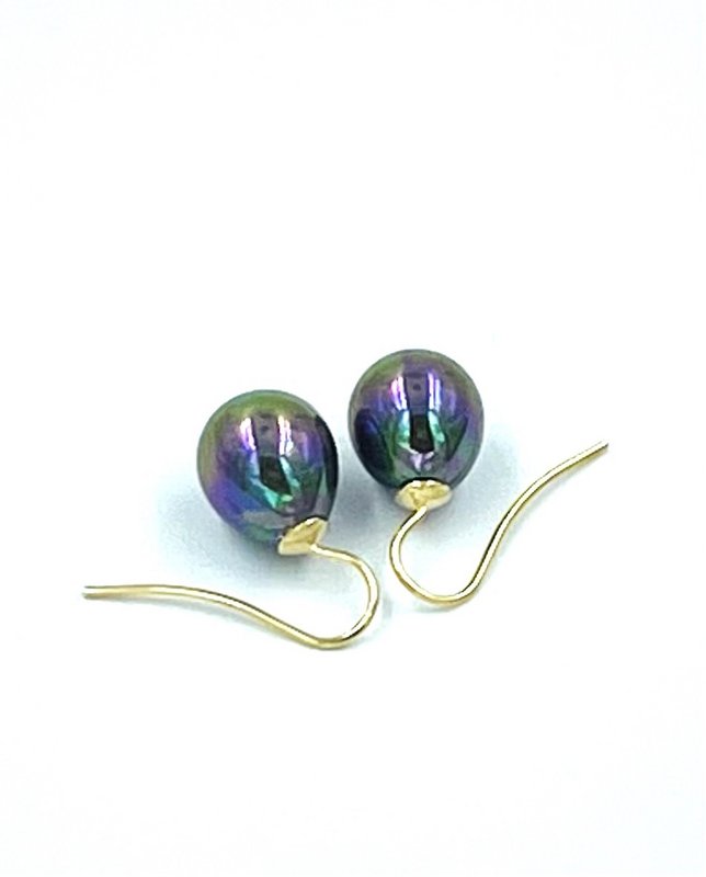 Pendientes de perlas clásicas en color azul oscuro arcoiris