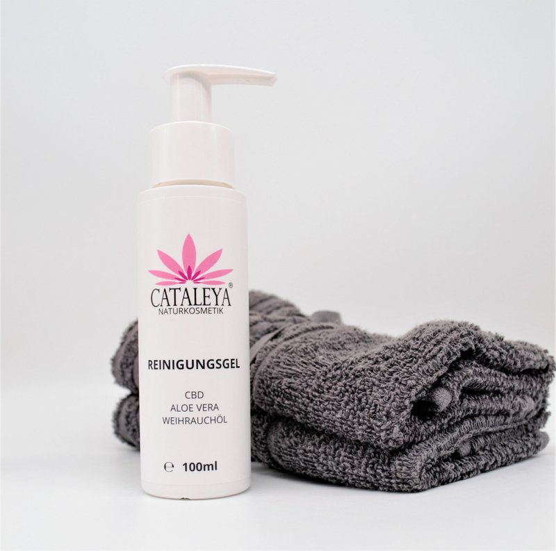 GEL DETERGENTE per la tua pelle con ingredienti naturali come olio di CBD, incenso e aloe vera | Senza acqua, senza profumo, senza siliconi, BIOLOGICO E VEGANO, cura viso e corpo 100ml