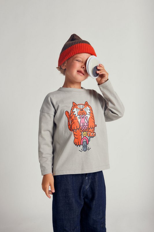 SCHWERES BASIC-T-SHIRT MIT GRAFIK „PEDAL FASTER“.