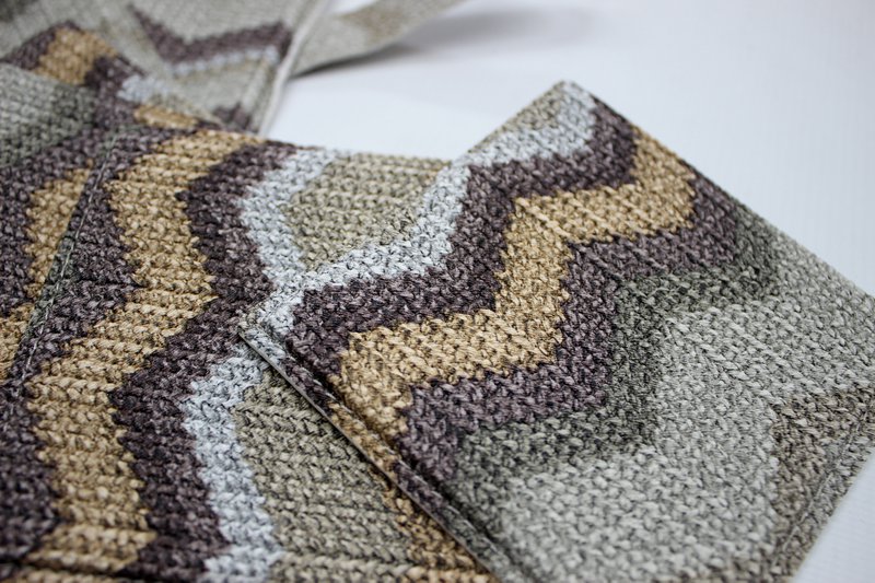 Juego de posavasos de cristal de 6 posavasos marrones con estampado en zigzag