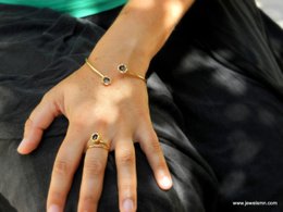 Lily Flower armmanchetarmband: 14K verguld gerecycled messing
