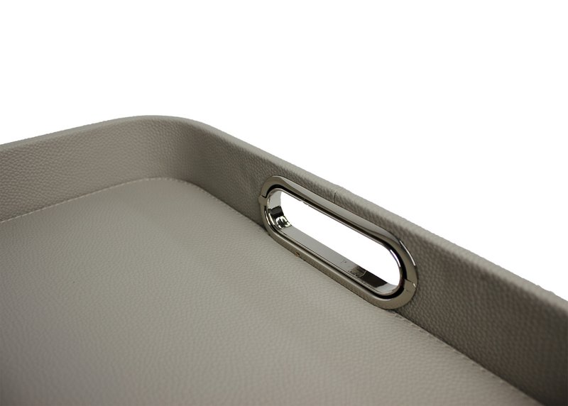 Tablette en cuir synthétique gris clair en cuir lisse avec poignées en acier inoxydable 45 × 33 × 6cm