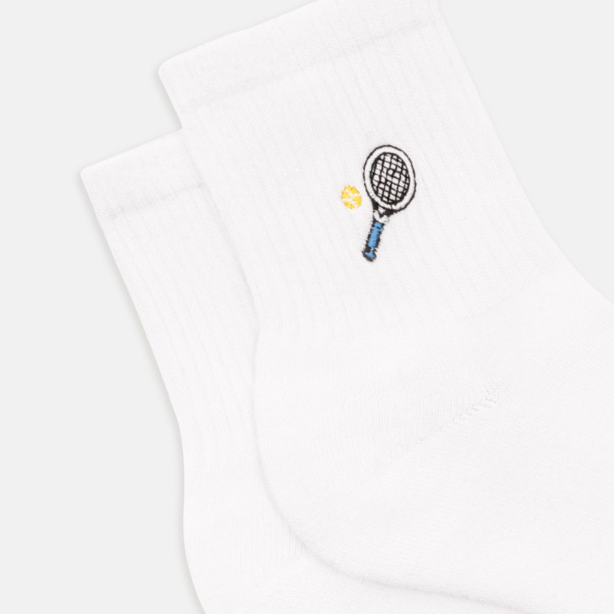 Organic Quarter Socks Racket & Ball - Korte witte sokken met tennismotief, borduursel
