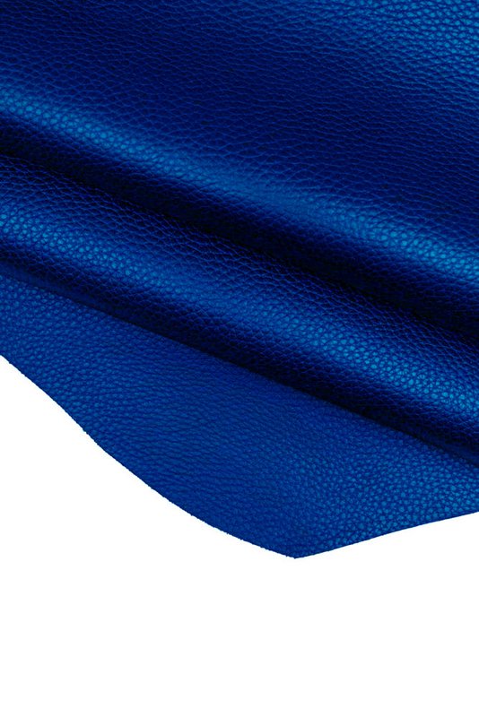 K0038DB | Made in Italy Heart Bookmark in genuine full-grain leather, dollar grain - Blue color - Dimensions: 6 x 5.5 x 0.5 cm - Packaging: rigid bottom/lid Gift Box