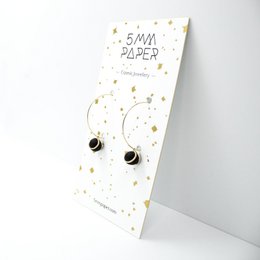 Gouden oorringen - zwarte bal charme hanger