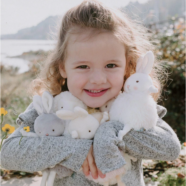 Bunnies By The Bay Roly-Poly krammelegetøj kanin hvid