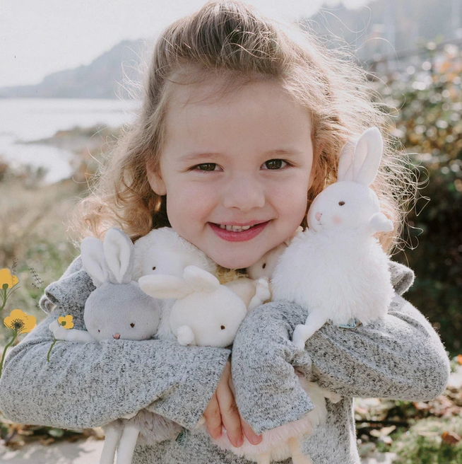 Bunnies By The Bay Roly-Poly krammelegetøj kanin hvid