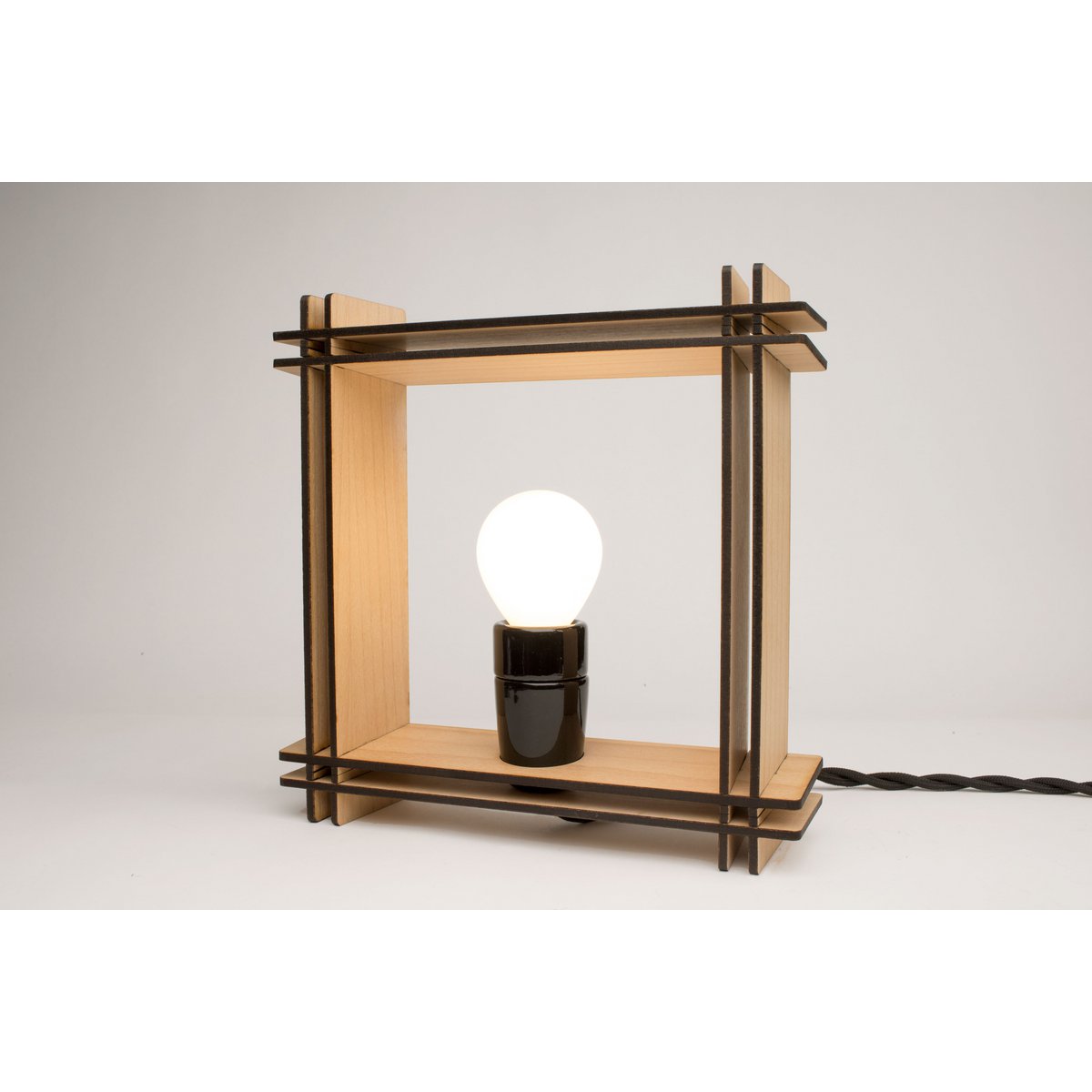 Hashtag LAMP No. 1 quadratisch Walnuss – Minimalistische dimmbare Tischlampe – Weihnachtsgeschenk