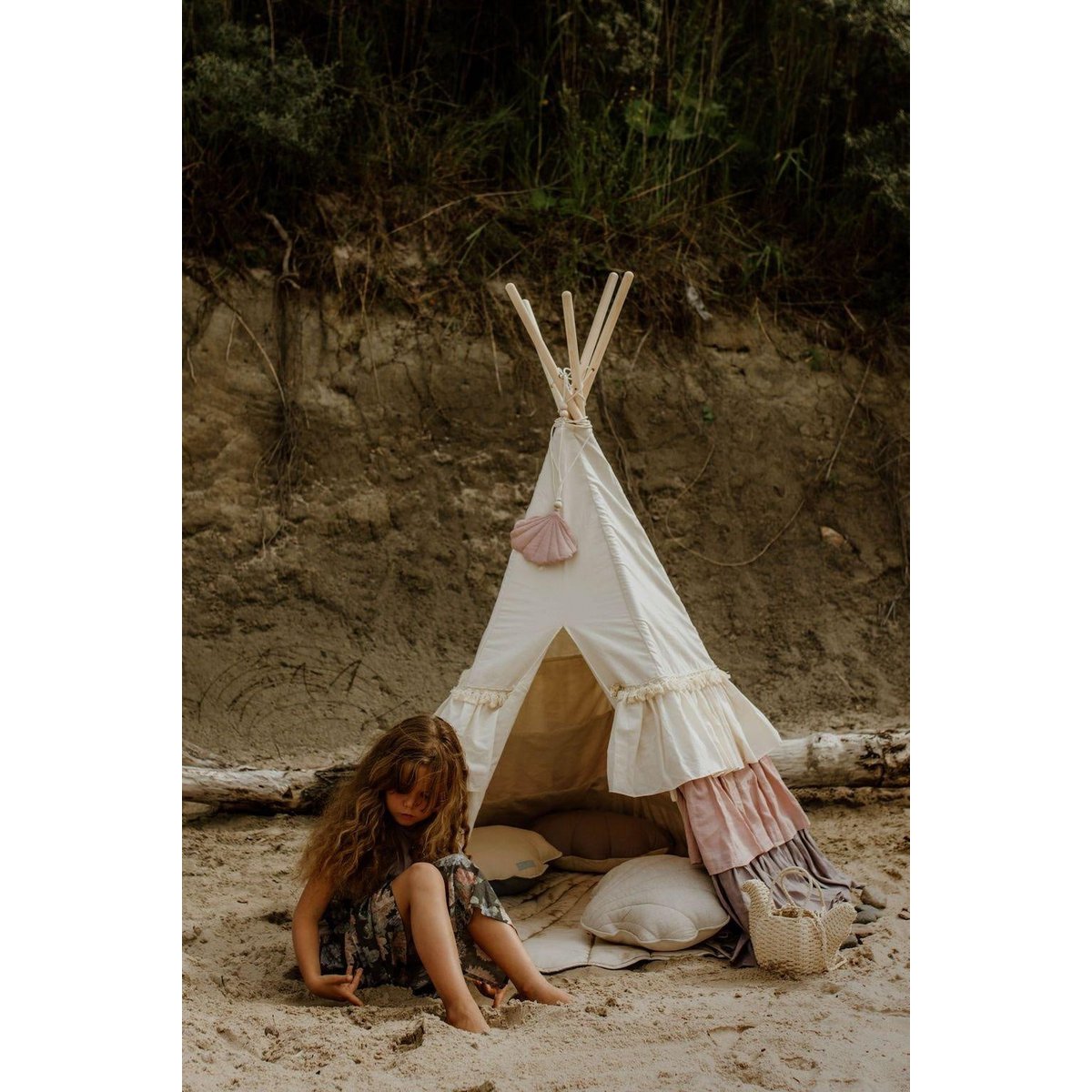 “Powder Frills” Teepee Tent with Frills