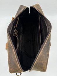 Håndlavet brun "Hunter" læder rejsetaske – Artisan 46 cm kompakt weekender med indvendig skillevæg