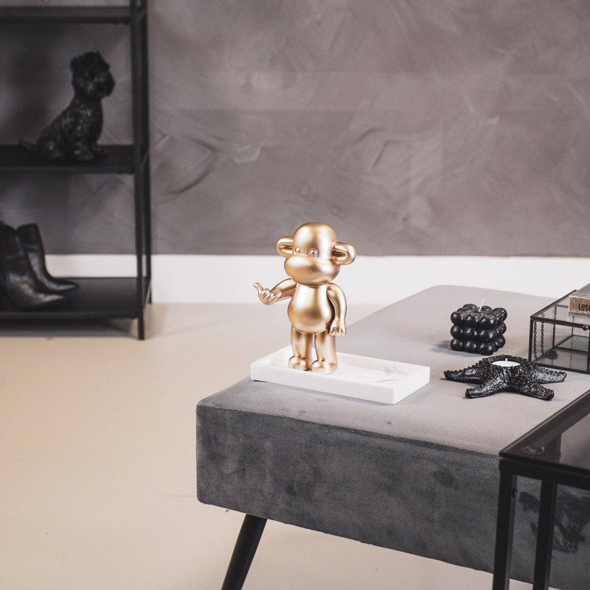 Ornament - Hæng Monkey Figurin 'The Legend' - Polyresin - Gold - 11x7x19cm