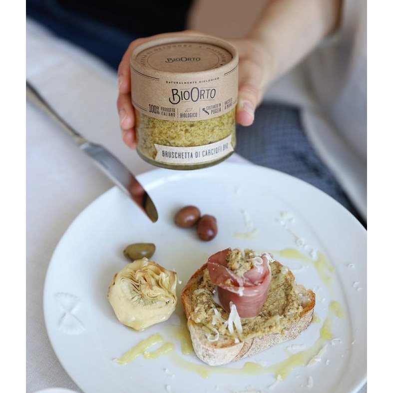 Bruschetta von organischen Artischocken