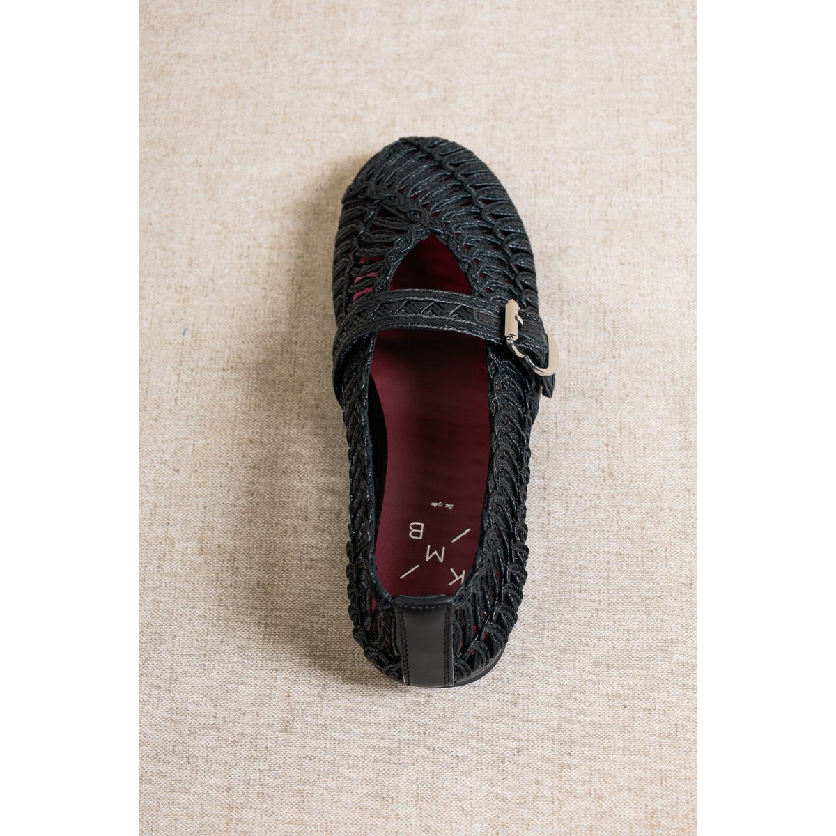 DORIS BLACK – Mary-Jane-Flats aus geflochtenem Raffiabast